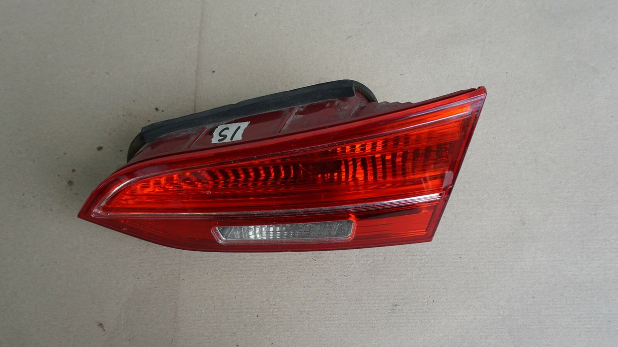 2013-2016 HYUNDAI SANTA FE RIGHT PASSENGER SIDE INNER TAIL LIGHT LAMP OEM