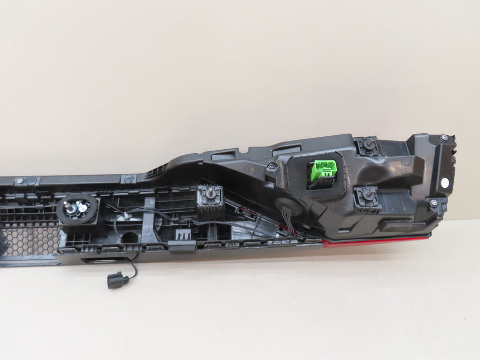 2019-2020 AUDI Q8 REAR CENTER BRAKE LIFT GATE TAIL LIGHT OEM 4M8.945.095.Q