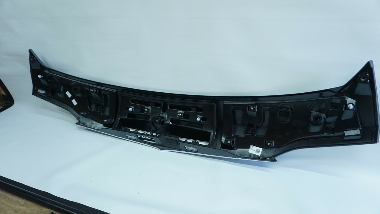 2016-2019 MASERATI LEVANTE REAR TRUNK LID TAILGATE FINISH SPOILER PANEL OEM
