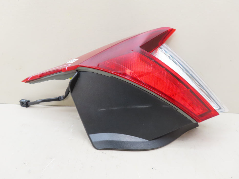 2021-2023 HYUNDAI ELANTRA RIGHT PASSENGER SIDE TAIL LIGHT OUTER OEM