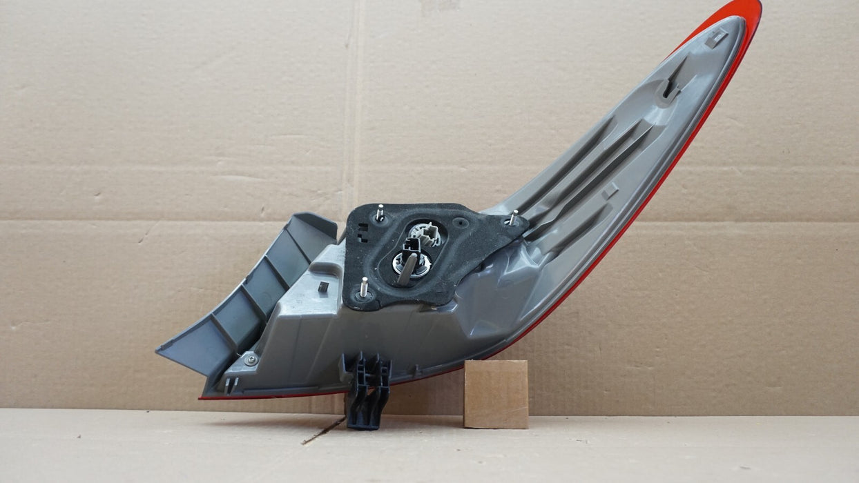 2015-2017 TOYOTA CAMRY REAR LEFT DRIVER SIDE OUTER TAIL LIGHT HALOGEN LAMP OEM