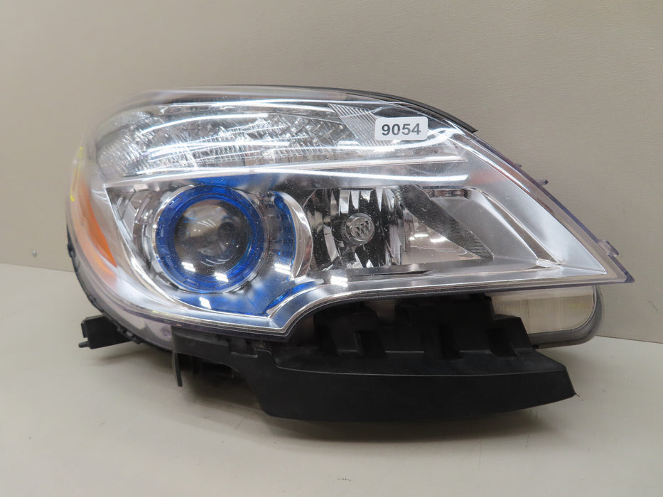 2013-2016 BUICK ENCORE RIGHT PASSENGER SIDE HEADLIGHT OEM 42359596