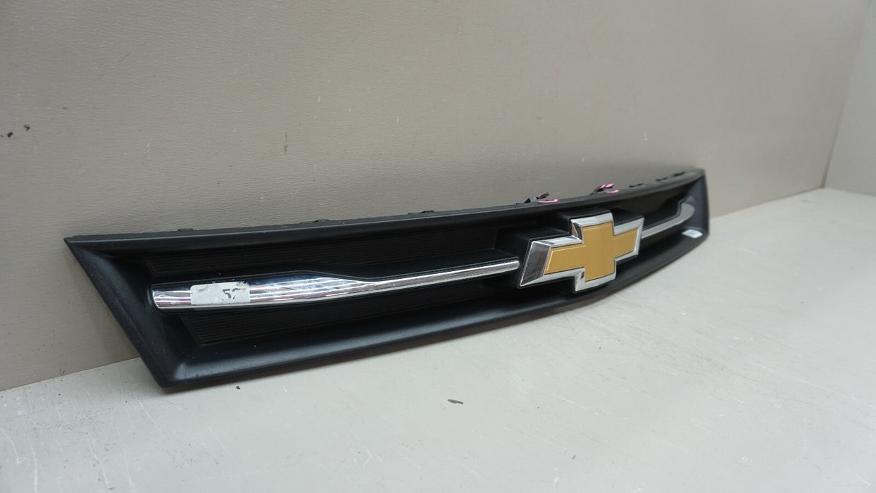 2017-2020 CHEVROLET TRAX FRONT GRILLE UPPER TRIM WITH EMBLEM 4239270 OEM