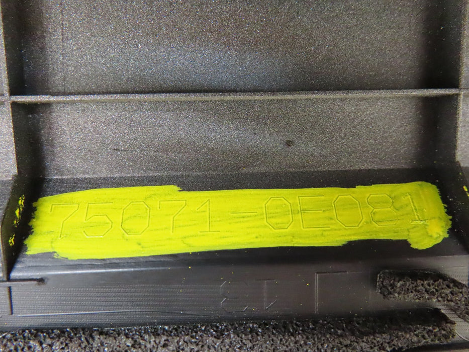 2014-2019 TOYOTA HIGHLANDER FRONT RIGHT LOWER DOOR MOLDING OEM 75071-0E081