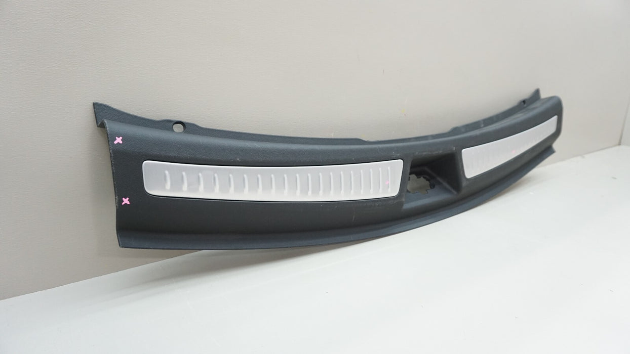 2020-2023 CADILLAC XT6 REAR LIFTGATE SILL GARNISH TRIM MOLDING OEM 84710118