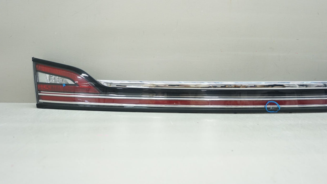 2019-2023 LINCOLN NAUTILIUS REAR CENTER TAIL LIGHT LAMP OEM KA1B13A565A