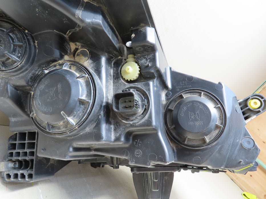 2013-2017 CHEVROLET TRAVERSE LEFT DRIVER SIDE HEADLIGHT HALOGEN OEM 23235887