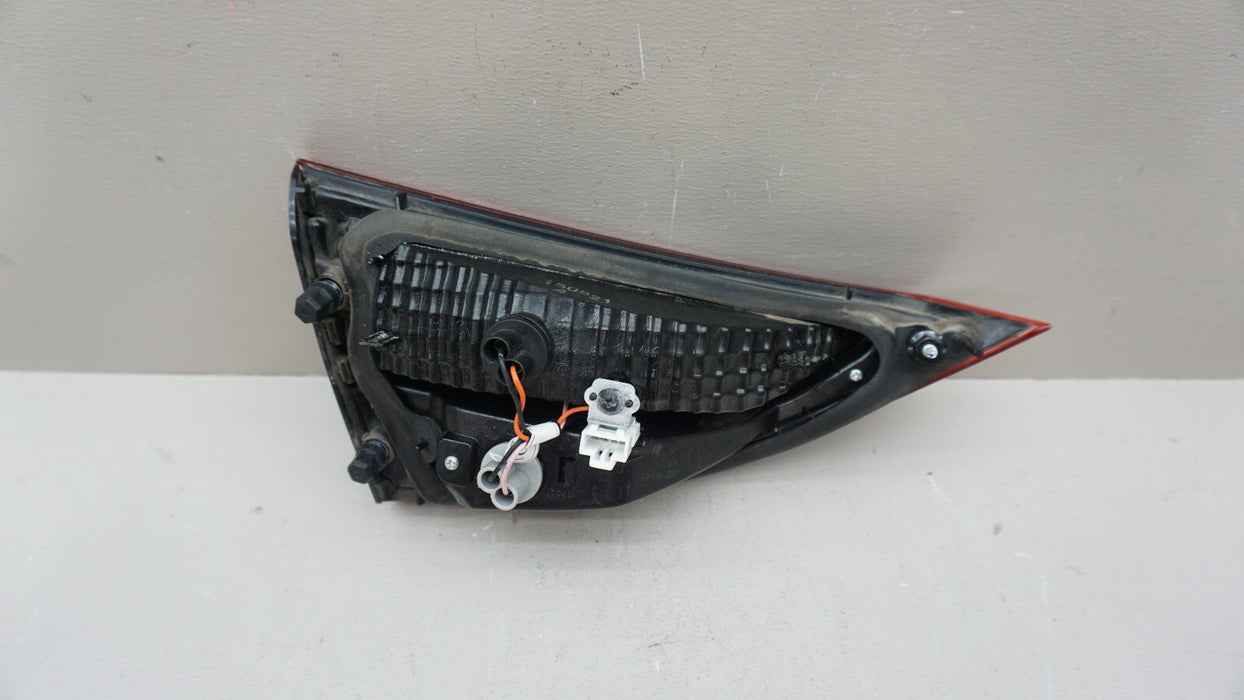 2014-2016 HYUNDAI ELANTRA REAR RIGHT SIDE INNER TAIL LIGHT LAMP OEM 92404-3X2