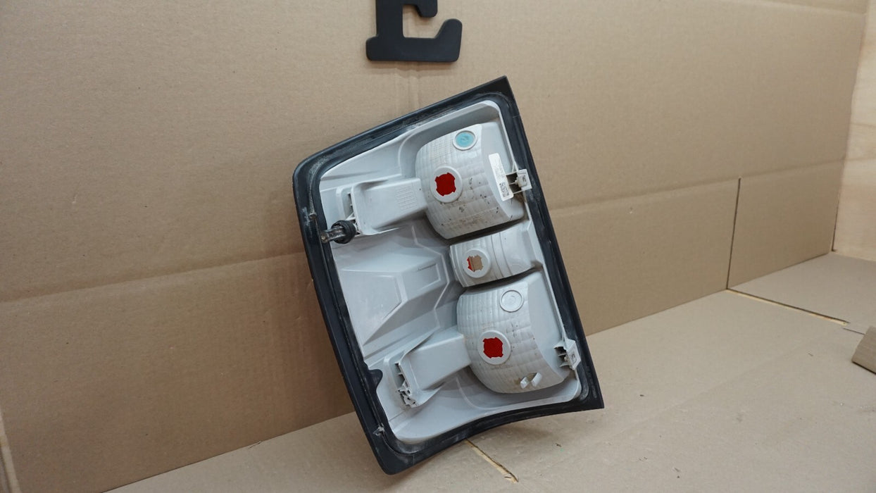 2014-2019 CHEVROLET SILVERADO REAR RIGHT PASSENGERS TAIL LIGHT OEM