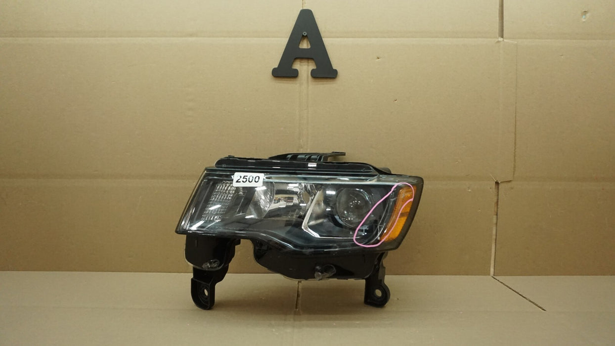 2017-2021 JEEP GRAND CHEROKEE FRONT LEFT DRIVER SIDE HEADLIGHT HALOGEN OEM