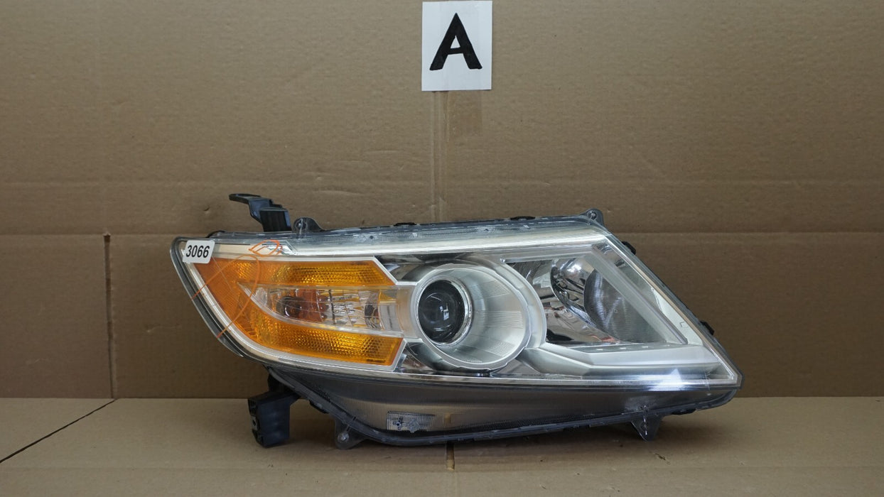 2011-2013 HONDA ODYSSEY FRONT PASSENGER SIDE HEADLIGHT HEAD HALOGEN LAMP OEM