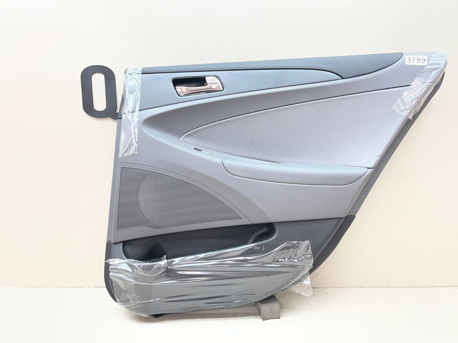 2011-2014 HYUNDAI SONATA RH RIGHT PASSENGER REAR DOOR TRIM 83320-3Q050 OEM