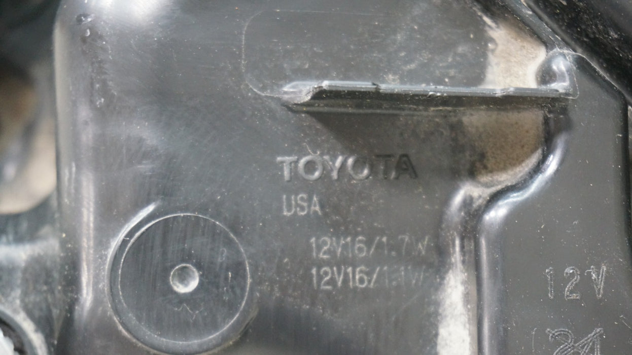 2020-2023 TOYOTA HIGHLANDER FRONT RIGHT PASSENGER SIDE LED HEADLIGHT OEM