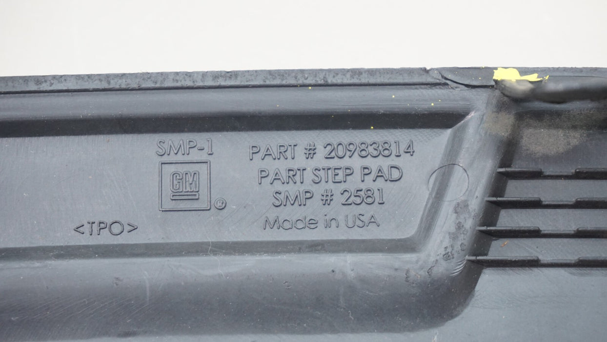 2013-2017 CHEVROLET TRAVERSE REAR BUMPER STEP PAD TRIM OEM 20983814