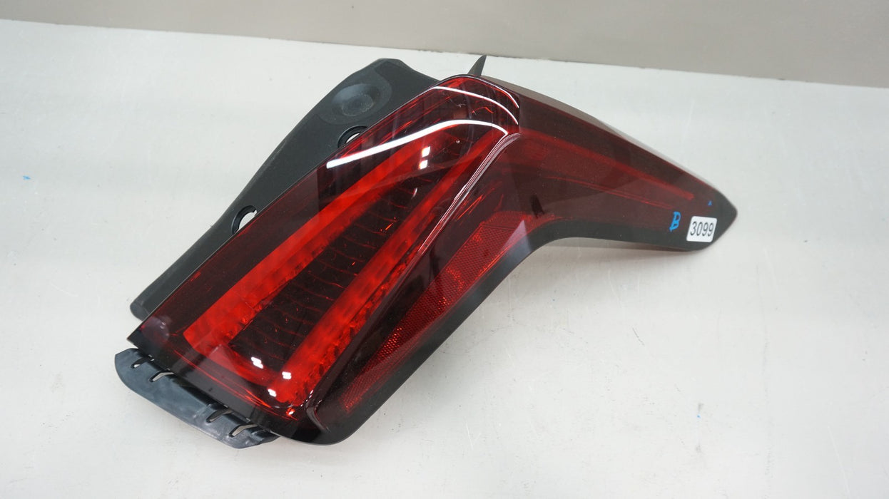 2020-2024 CADILLAC XT5 RIGHT PASSENGER TAIL LIGHT BRAKE STOP LAMP OEM 85008943