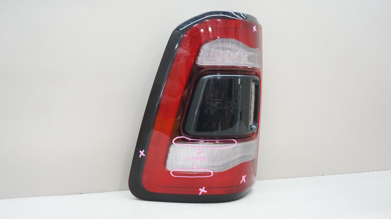 2019-2024 DODGE RAM 1500 REAR LEFT SIDE TAIL LIGHT OEM 55112993AD *CRACKED*