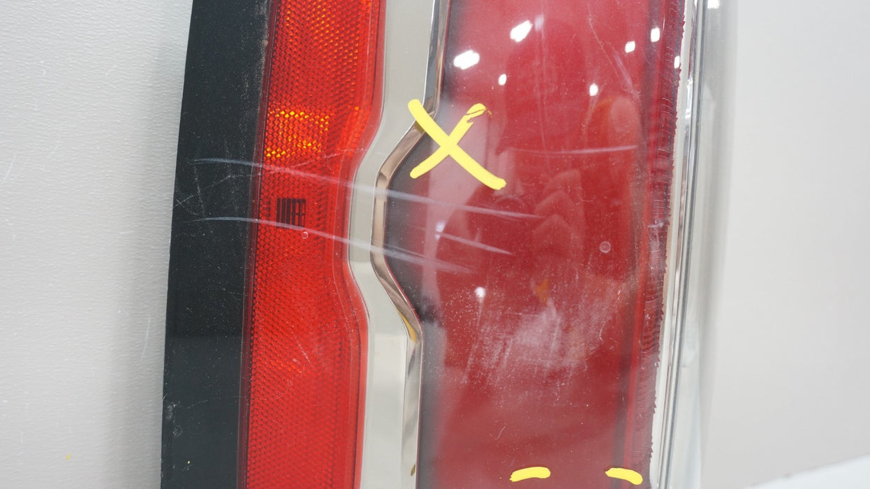 2016-2018 GMC SIERRA 1500 REAR LEFT DRIVER SIDE TAIL LIGHT OEM 84365930