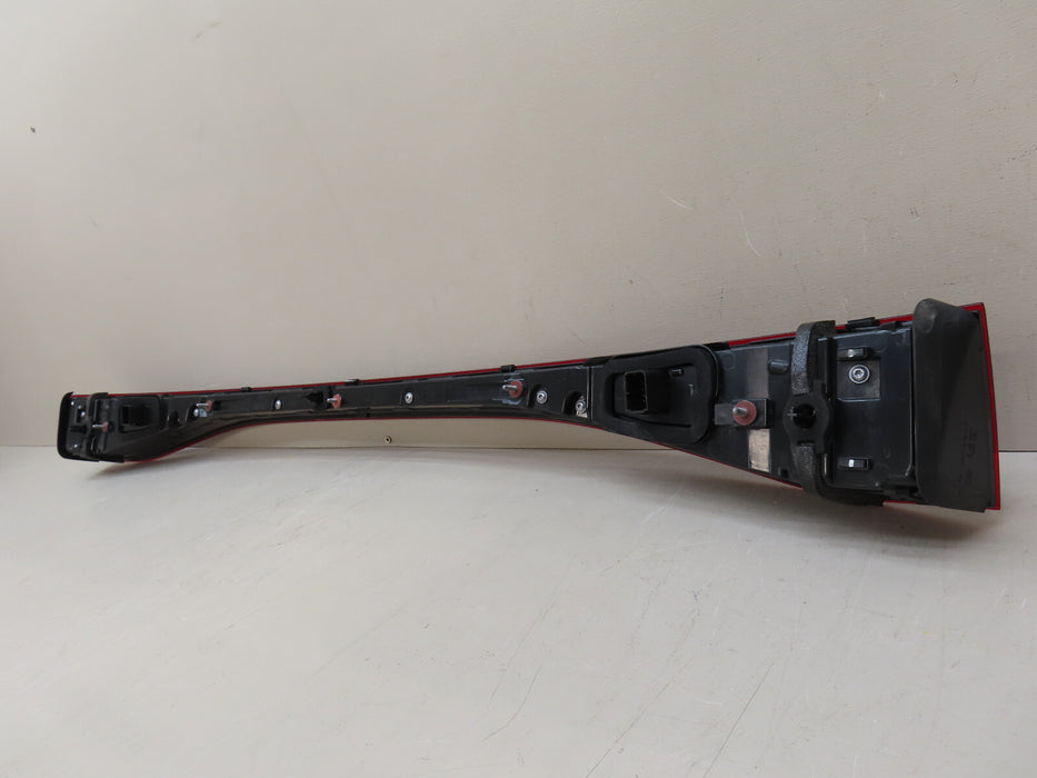 2023-2024 MERCEDES-BENZ EQE EQE350 REAR CENTER TRUNK LID LED TAIL LIGHT OEM