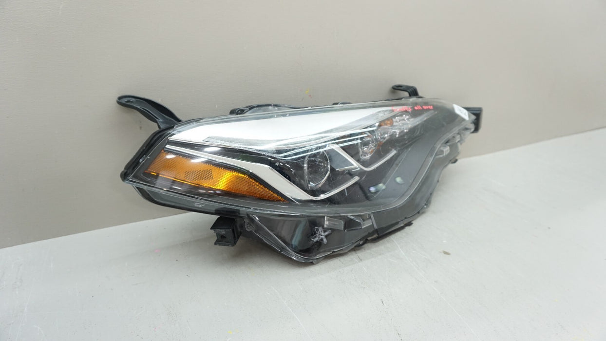 2017-2019 TOYOTA COROLLA FRONT RH RIGHT PASSENGER SIDE HEADLIGHT OEM