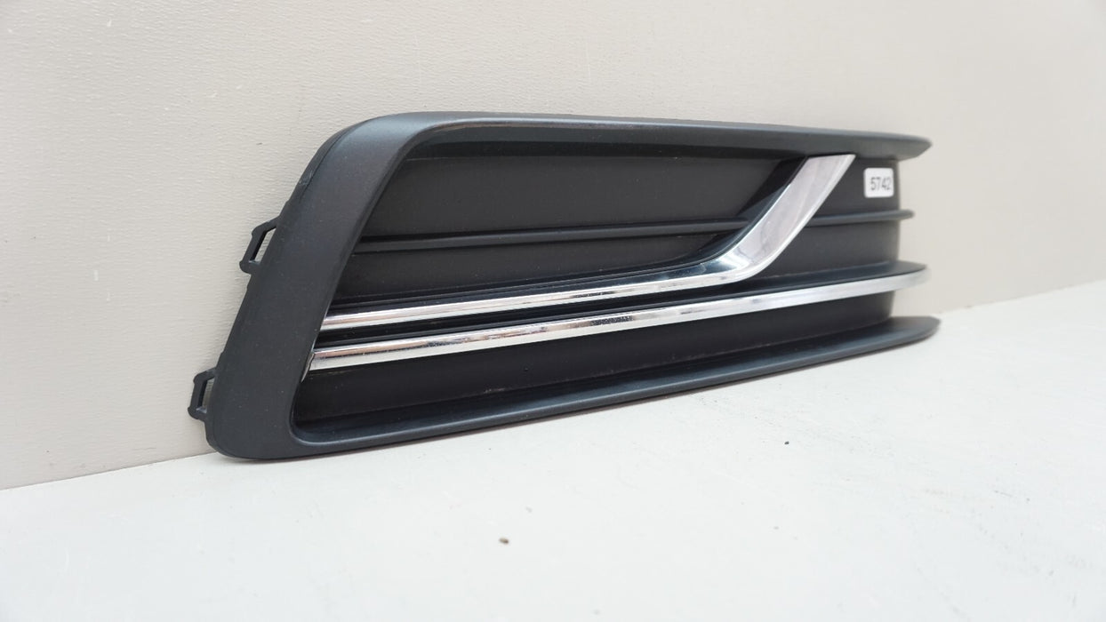 2012-2015 VOLKSWAGEN PASSAT FRONT RIGHT SIDE FOG LIGHT COVER 561853666J OEM