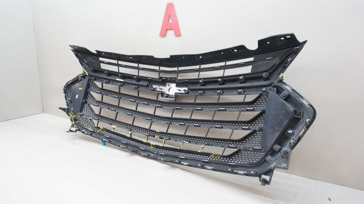 2018-2021 CHEVROLET TRAVERSE FRONT BUMPER RADIATOR GRILLE OEM 84344488 *DAMAGED*