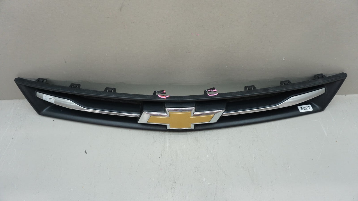 2017-2020 CHEVROLET TRAX FRONT GRILLE UPPER TRIM WITH EMBLEM 4239270 OEM