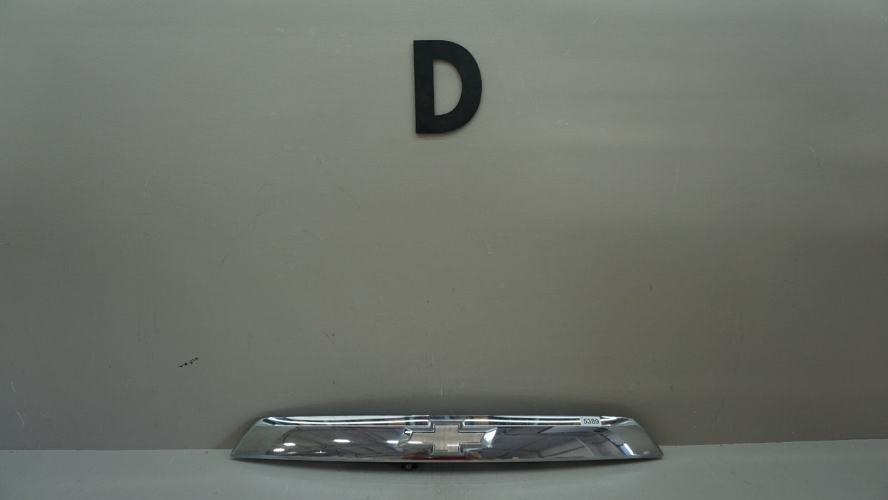 2010-2014 CHEVROLET EQUINOX REAR TAILGATE LICENSE MOLDING W/ CAMERA OEM 20903904