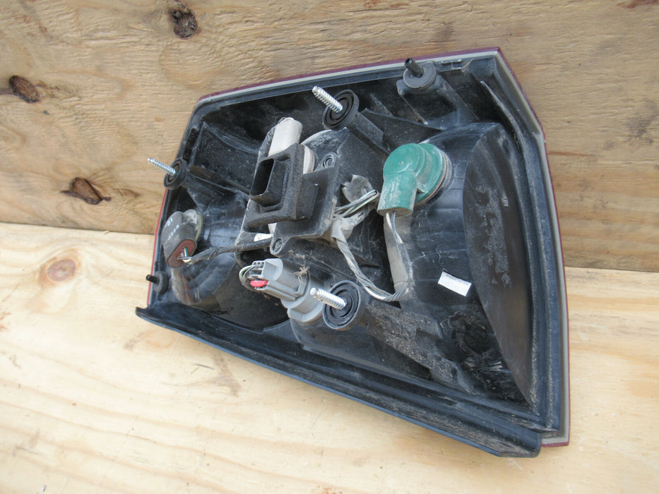 2005 2006 2007 CHRYSLER 300C LEFT REAR HALOGEN TAILLIGHT LAMP OEM