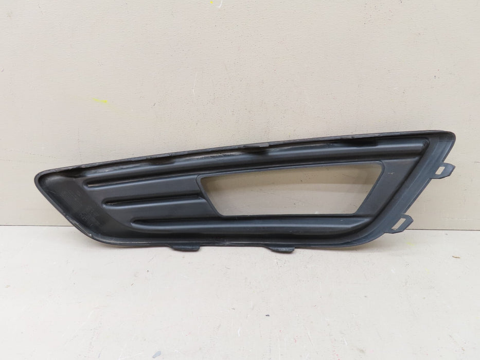2015-2018 FORD FOCUS SEDAN FRONT RIGHT BUMPER FOG LIGHT BEZEL OEM F1EB-15A298-AA