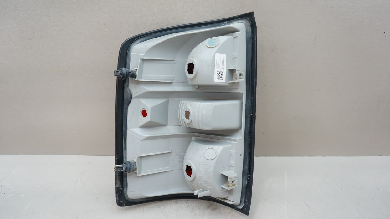 2014-2015 GMC SIERRA 1500 REAR RIGHT PASSENGER SIDE TAIL LIGHT OEM