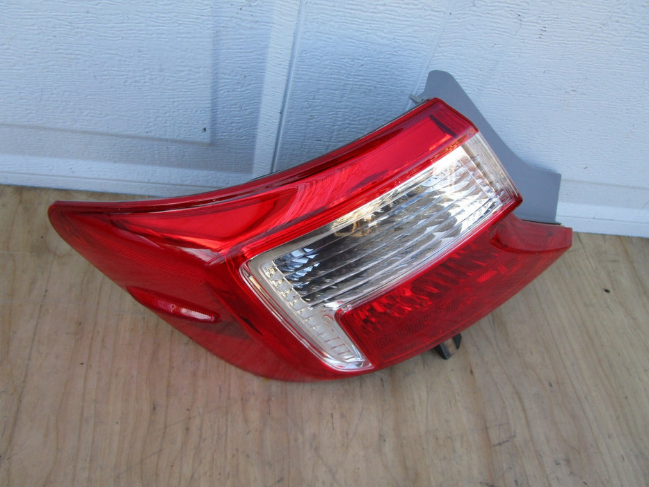 2012-2014 TOYOTA CAMRY REAR LEFT DRIVER SIDE TAIL LIGHT OUTER OEM