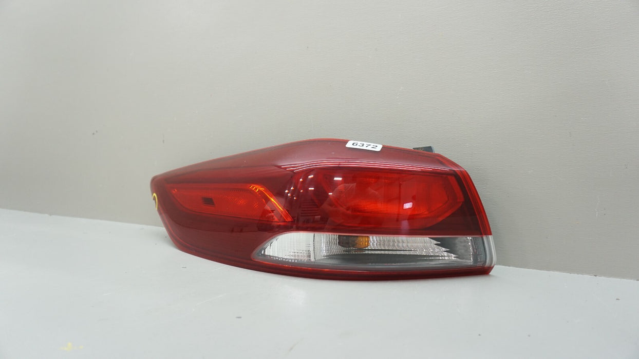 2017-2018 HYUNDAI ELANTRA SEDAN REAR LH LEFT DRIVER SIDE OUTER TAIL LIGHT OEM