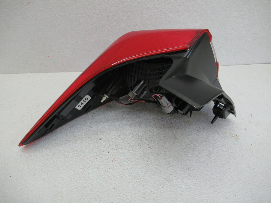 2017 - 2019 SUBARU IMPREZA REAR RIGHT PASSENGER SIDE OUTER TAIL LIGHT LAMP OEM