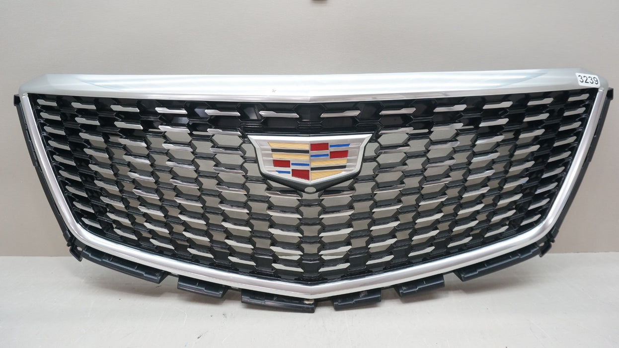 2020-2025 CADILLAC XT5 FRONT UPPER GRILLE W CAMERA HOLE OEM 84226179