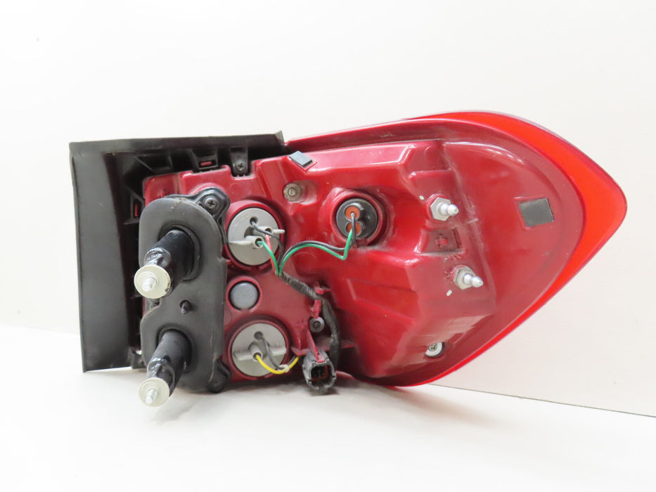 2016-2018 KIA SORENTO REAR LEFT DRIVER SIDE TAIL LIGHT OUTER OEM