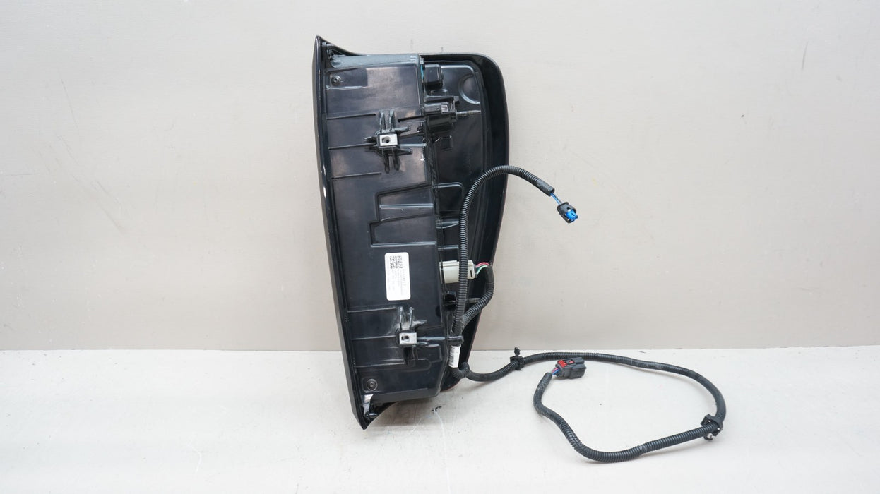 2019-2025 GMC SIERRA 1500 REAR LEFT DRIVER SIDE TAIL LIGHT OEM 84760017