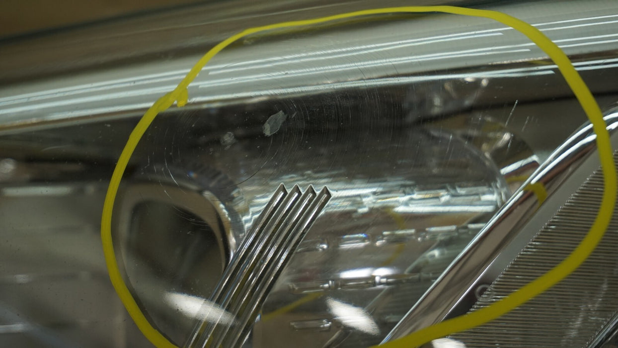 2013-2016 HYUNDAI SANTA FE FRONT LEFT DRIVER SIDE HEADLIGHT HALOGEN OEM