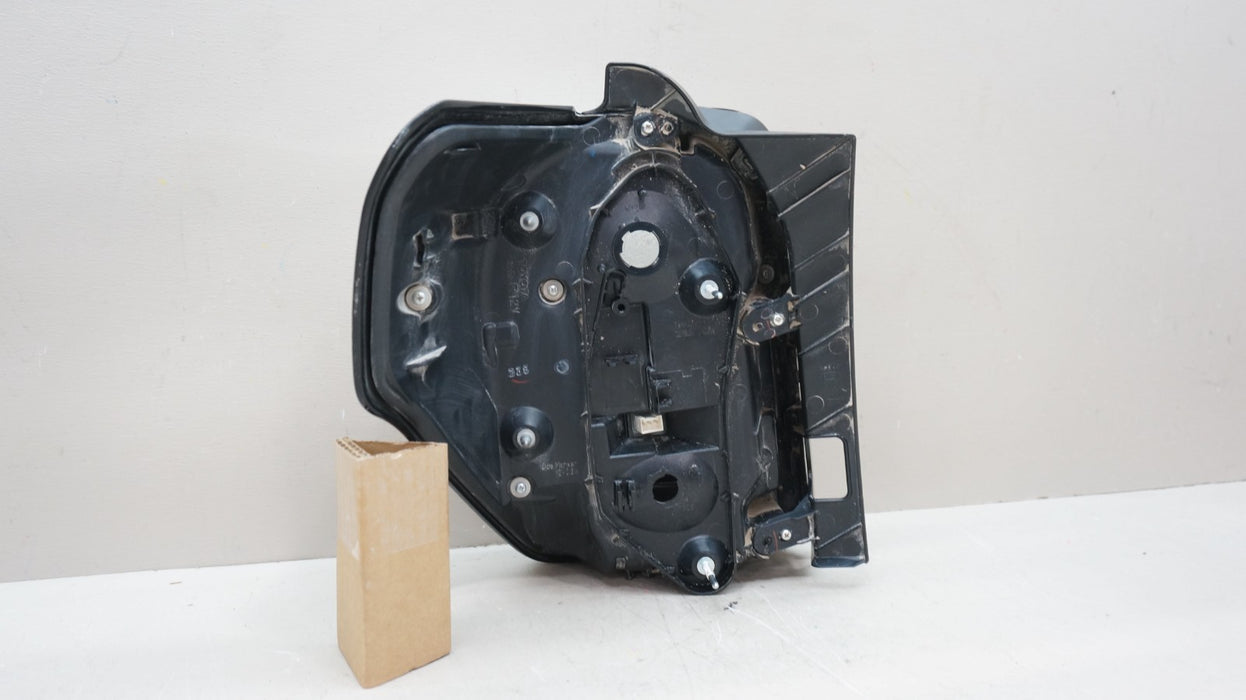 2014-2024 TOYOTA 4RUNNER REAR RIGHT PASSENGER SIDE TAIL LIGHT OEM