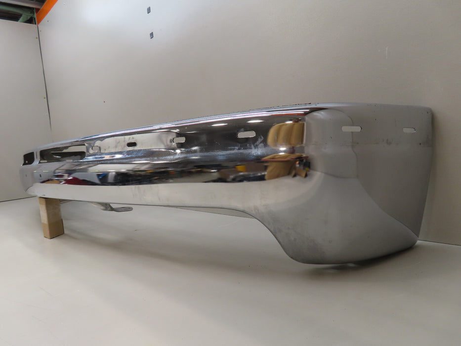 2000-2006 CHEVROLET TAHOE/SUBURBAN FRONT BUMPER METAL OEM