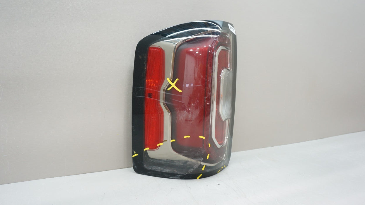 2016-2018 GMC SIERRA 1500 REAR LEFT DRIVER SIDE TAIL LIGHT OEM 84365930