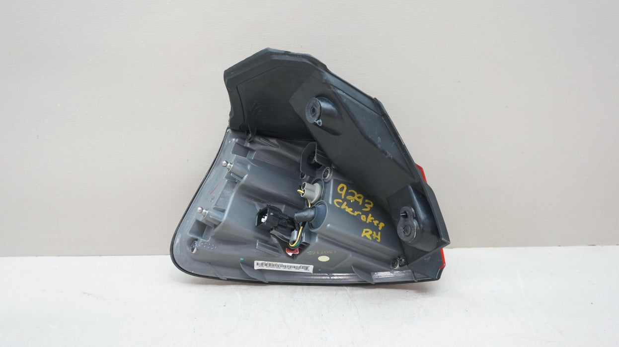 2014-2018 JEEP CHEROKEE REAR RIGHT PASSENGER SIDE TAIL LIGHT OEM
