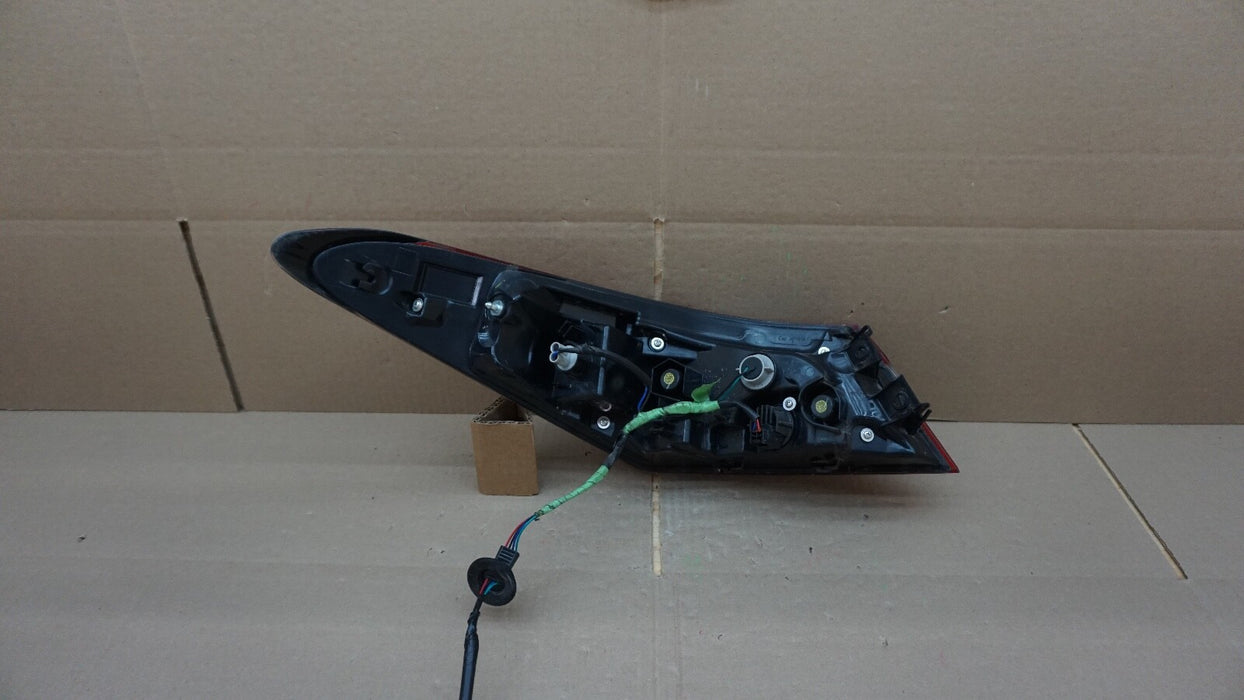 2018-2020 TOYOTA CAMRY RH RIGHT PASSENGER SIDE OUTER TAIL LIGHT OEM 18 19 20