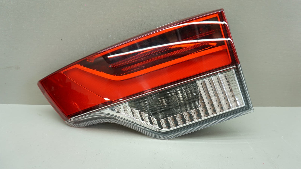 2017-2019 TOYOTA HIGHLANDER REAR RIGHT PASSENGER SIDE INNER TAIL LIGHT LAMP OEM