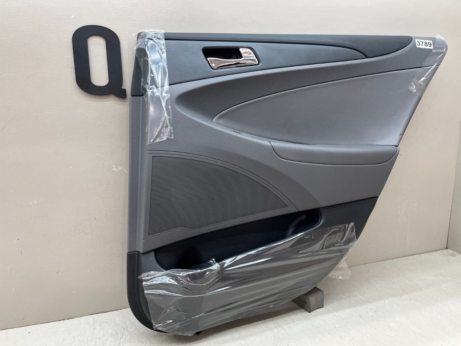 2011-2014 HYUNDAI SONATA RH RIGHT PASSENGER REAR DOOR TRIM 83320-3Q050 OEM
