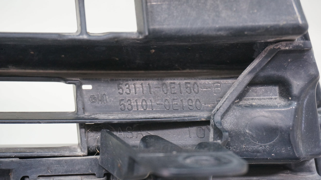 2014-2016 TOYOTA HIGHLANDER FRONT BUMPER RADIATOR GRILLE OEM 53111-0E150