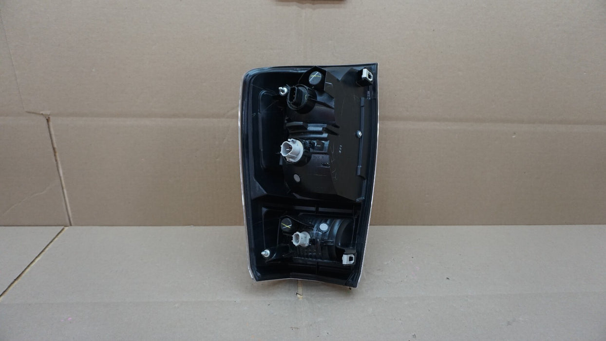 2015-2019 TOYOTA TACOMA REAR RIGHT PASSENGER SIDE TAIL LIGHT OEM 15 16 17 18 19
