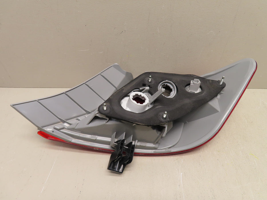 2012 2014 TOYOTA CAMRY LEFT DRIVER SIDE OUTER TAIL LIGHT HALOGEN OEM