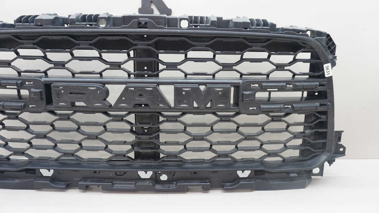 2019-2023 DODGE RAM 2500 3500 FRONT CENTER RADIATOR GRILLE OEM 68386825
