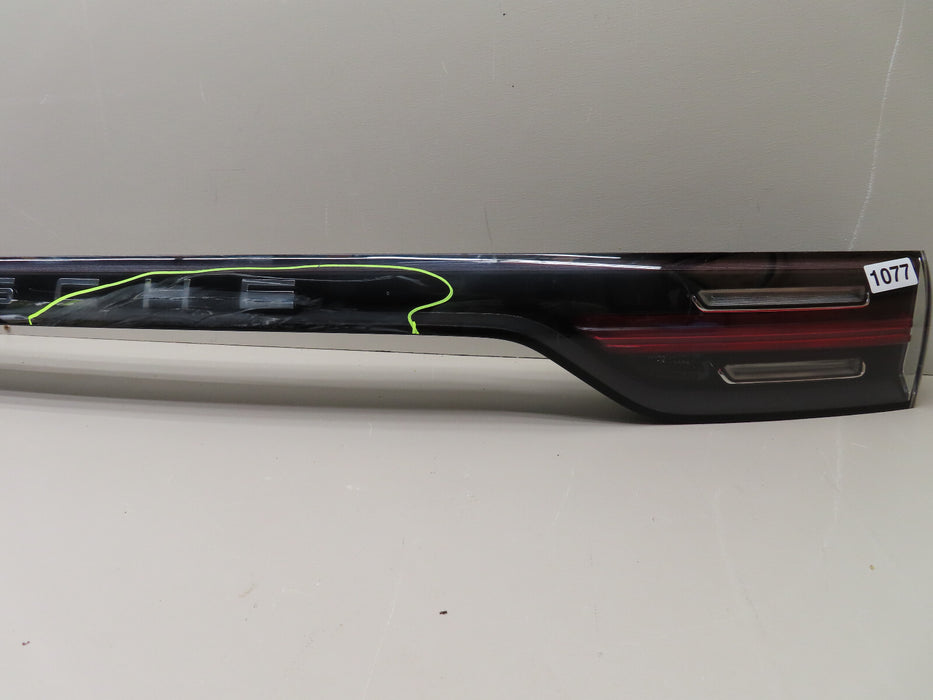 2019 2020 PORSCHE CAYENNE REAR CENTER LIFTGATE TAIL LIGHT LAMP OEM