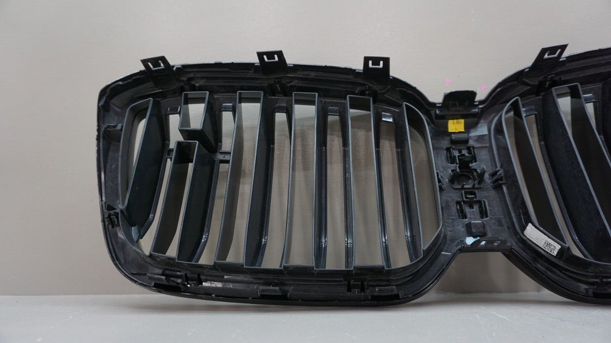 2022-2023 BMW X3 M FRONT MAIN GRILLE 10627111 OEM 22 23